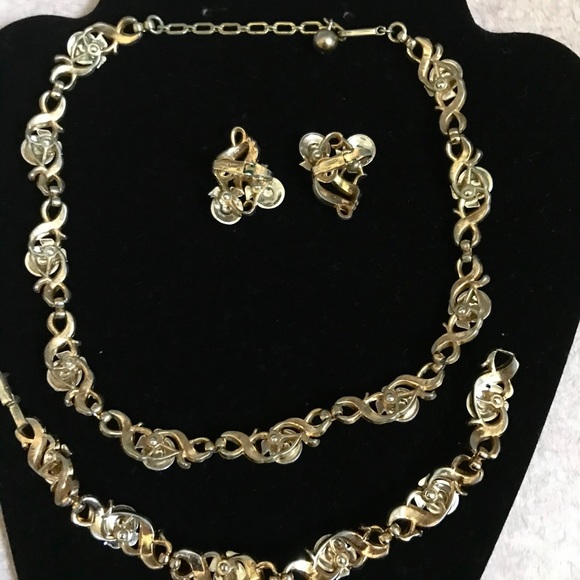 🔴SOLD🔴DAZZLING CROWN TRIFARI NECKLACE & - Picture 4 of 4